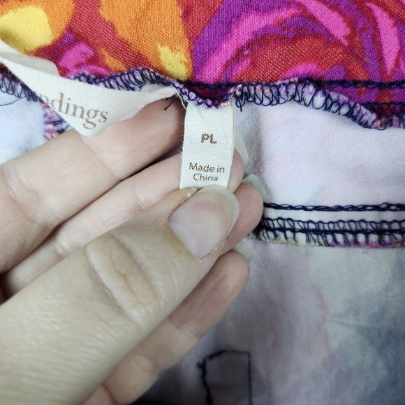 SOFT SURROUNDINGS Super Stretch Big Roses Floral Pull On Capris Pants Petite L - Picture 8 of 14